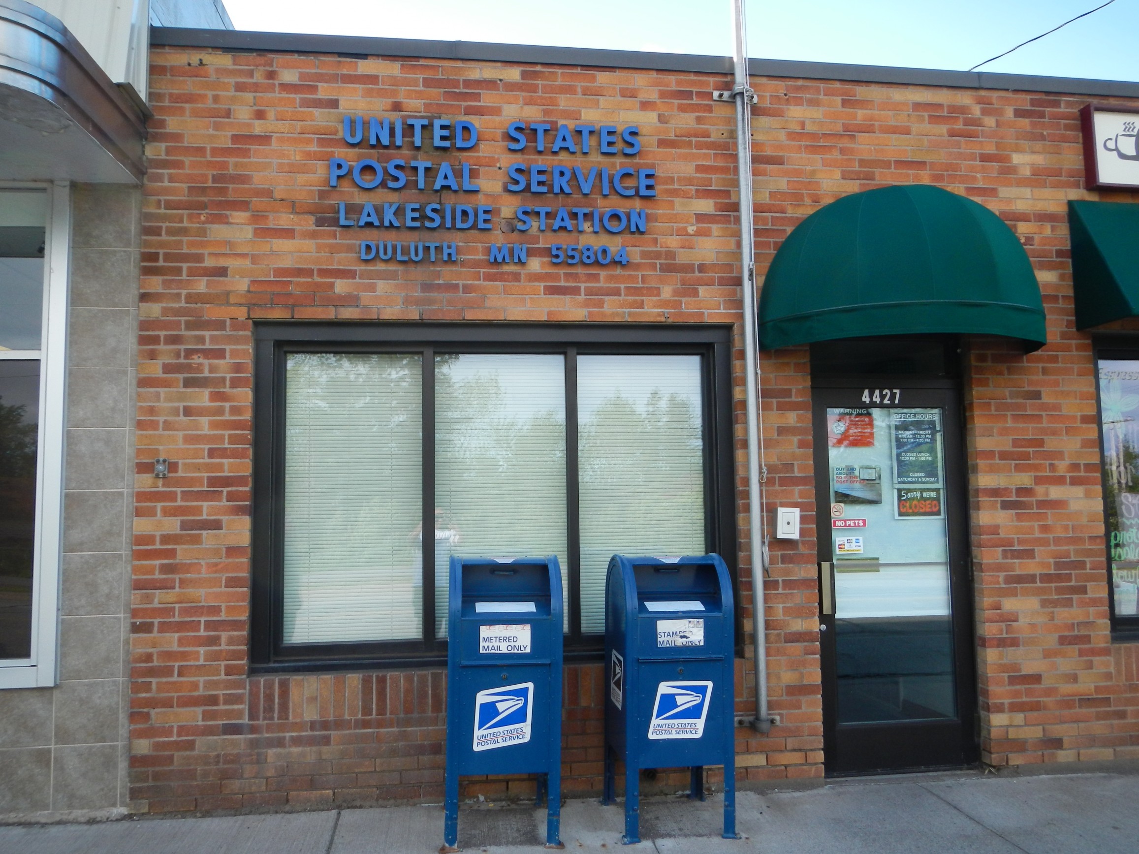 Station post. Почтовый офис. Вывеска Post Office. Post Office фото. Post Office перевод.