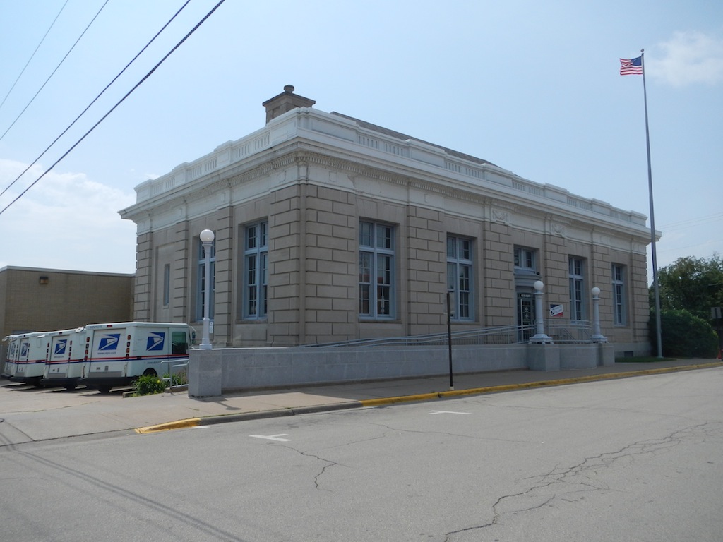 Platteville Wisconsin Post Office 53818 — Post Office Fans
